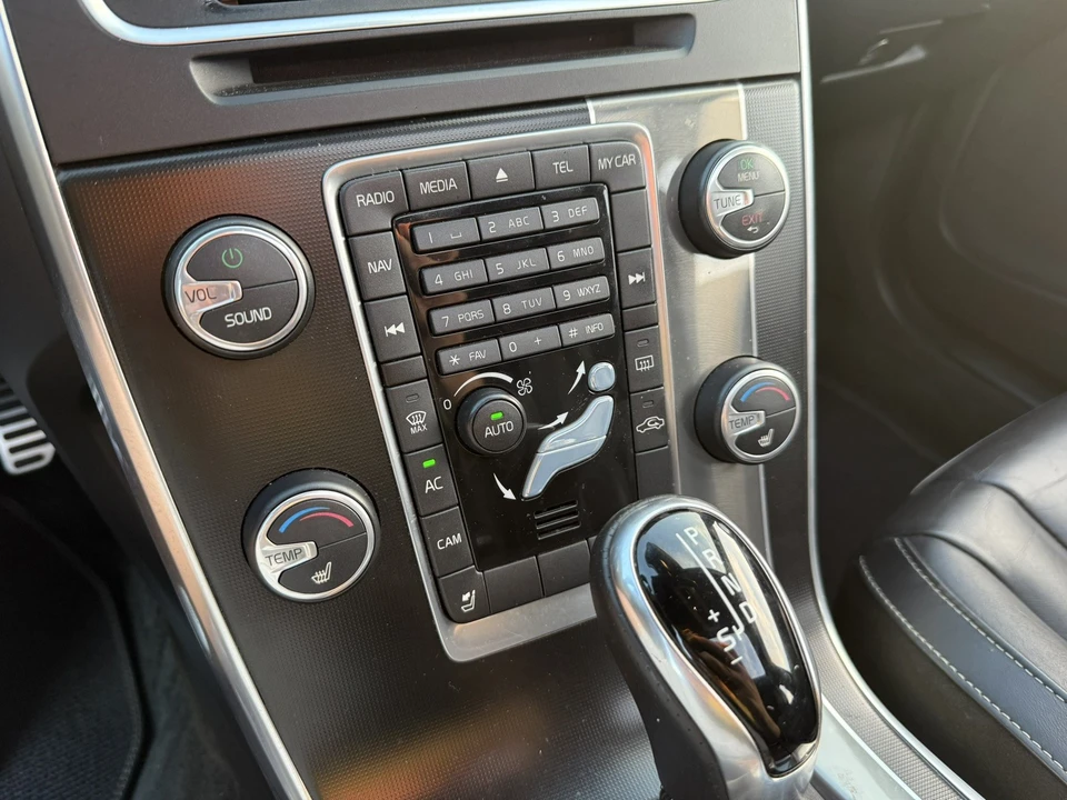 2015 Volvo V60 - Image 21 of 29