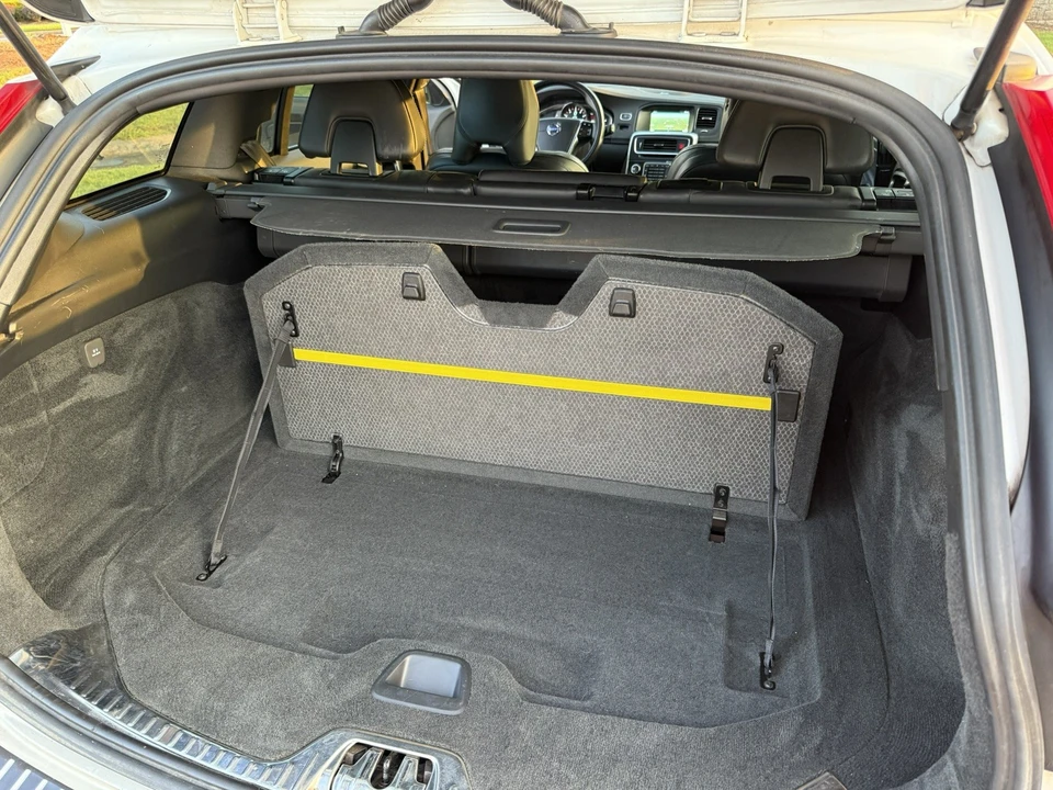 2015 Volvo V60 - Image 27 of 29