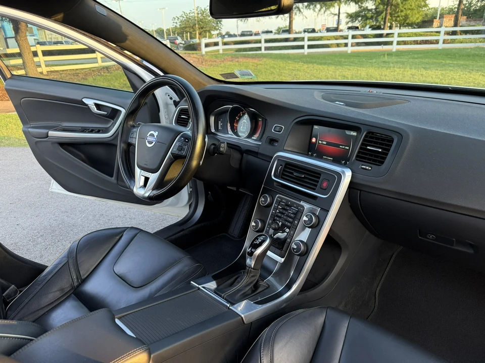 2015 Volvo V60 - Image 18 of 29