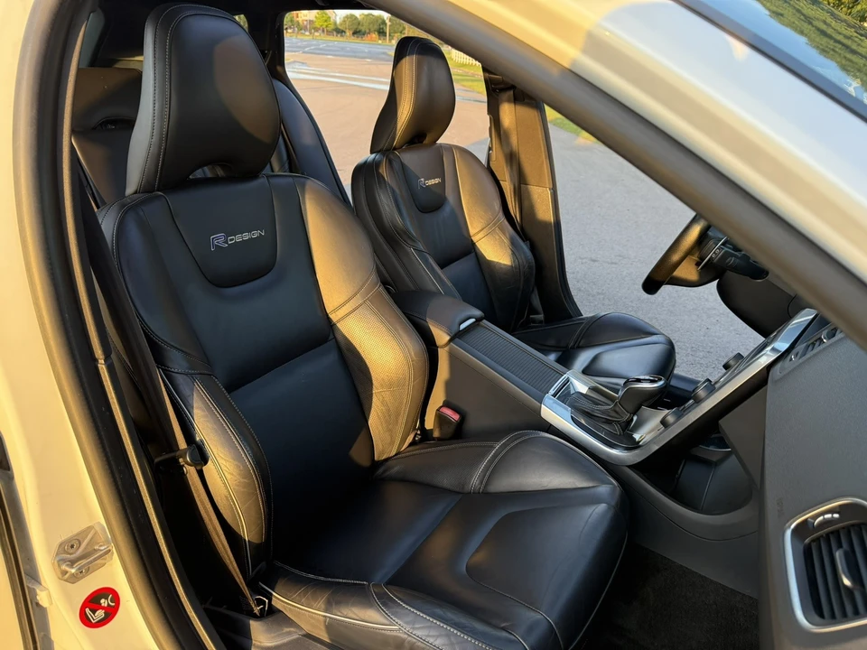 2015 Volvo V60 - Image 17 of 29