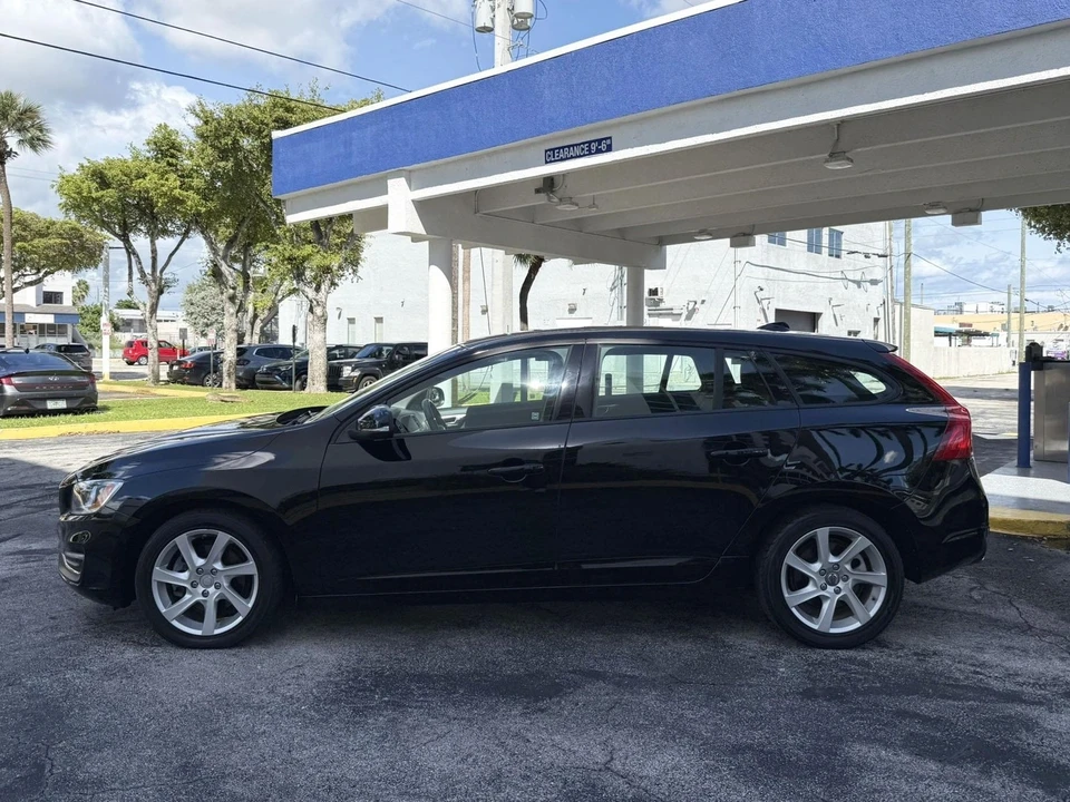 2015 Volvo V60 2nd Gen - Image 2 of 17