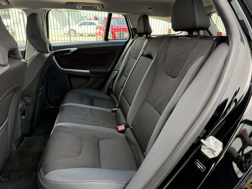 2015 Volvo V60 1st Gen - Image 15 of 17