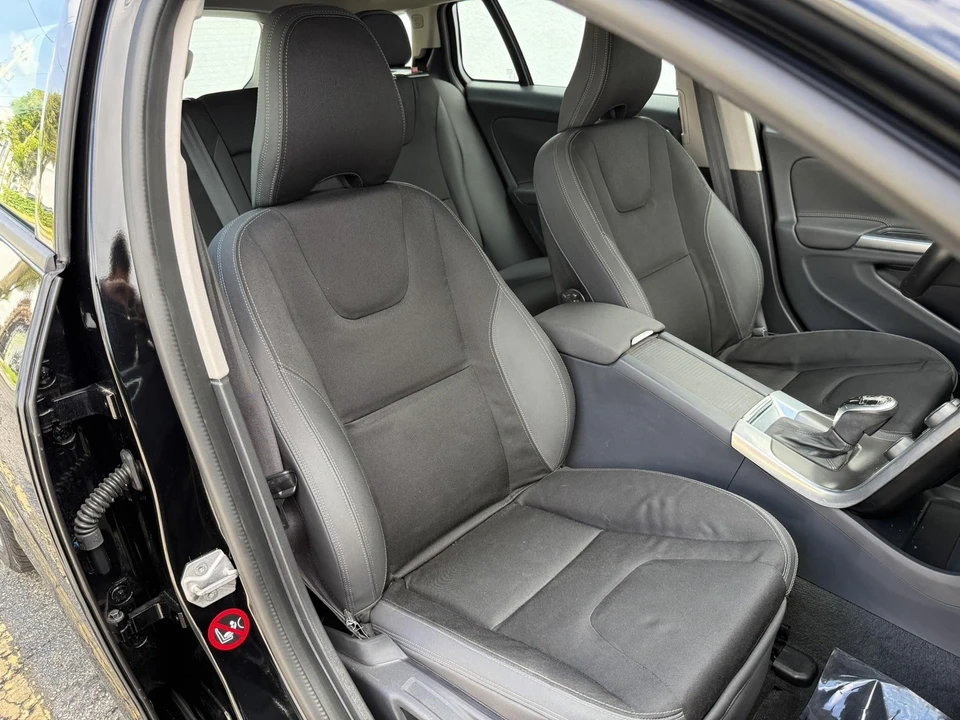2015 Volvo V60 2nd Gen - Image 10 of 17