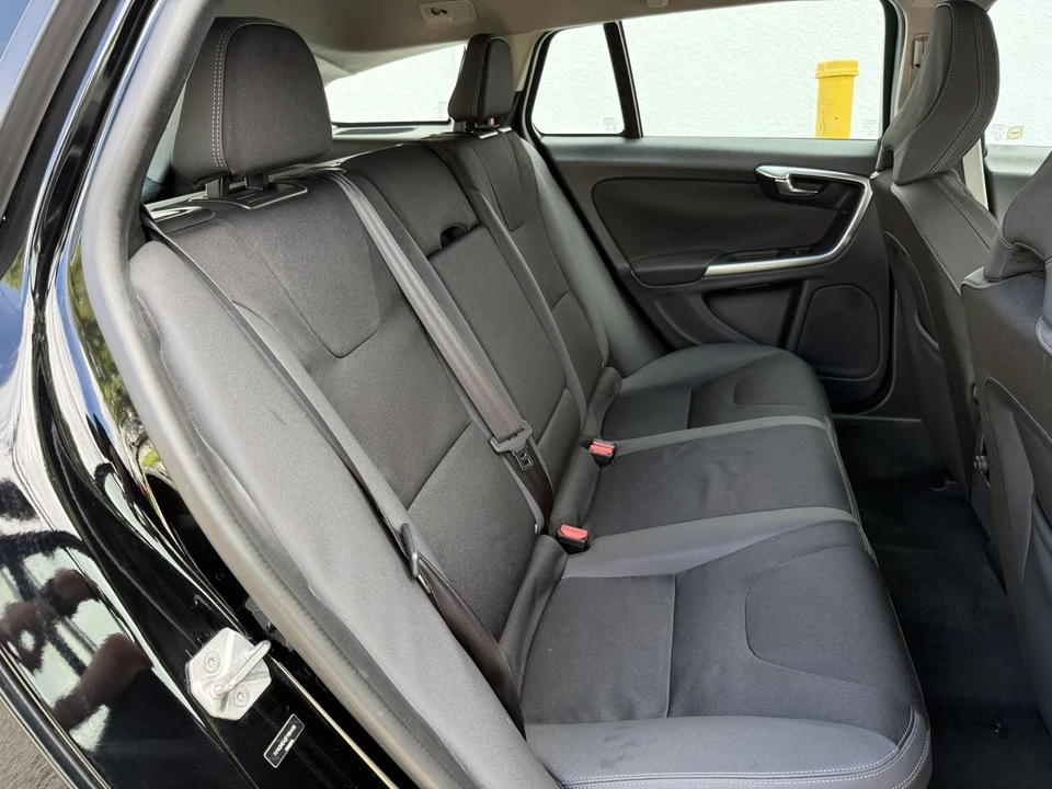 2015 Volvo V60 2nd Gen - Image 16 of 17