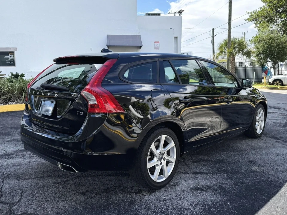 2015 Volvo V60 2nd Gen - Image 4 of 17