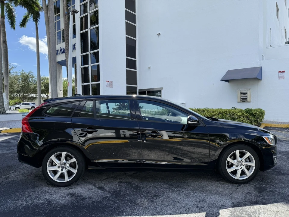 2015 Volvo V60 1st Gen - Image 5 of 17
