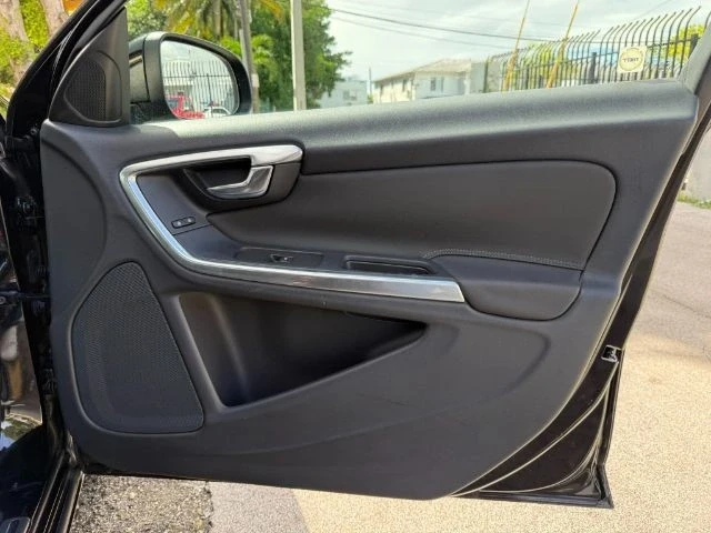 2015 Volvo V60 1st Gen - Image 19 of 21