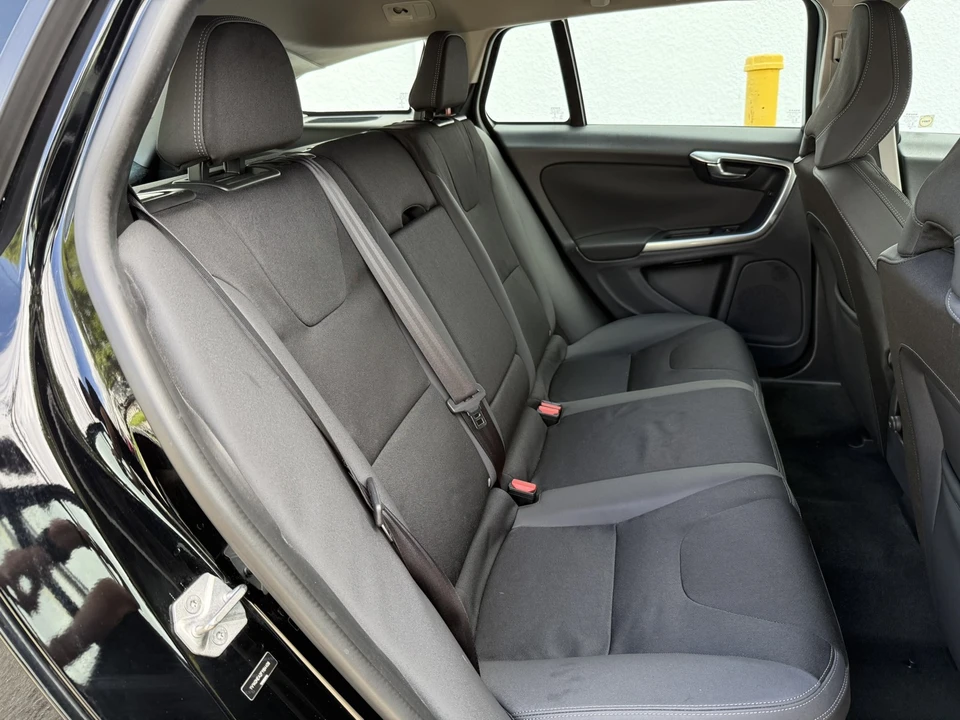 2015 Volvo V60 1st Gen - Image 16 of 17