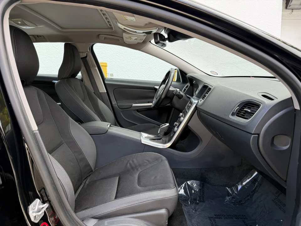 2015 Volvo V60 1st Gen - Image 11 of 17