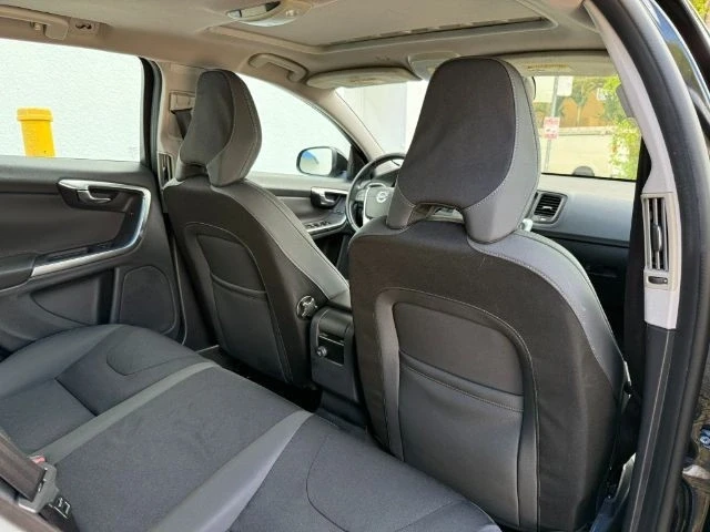 2015 Volvo V60 1st Gen - Image 17 of 21