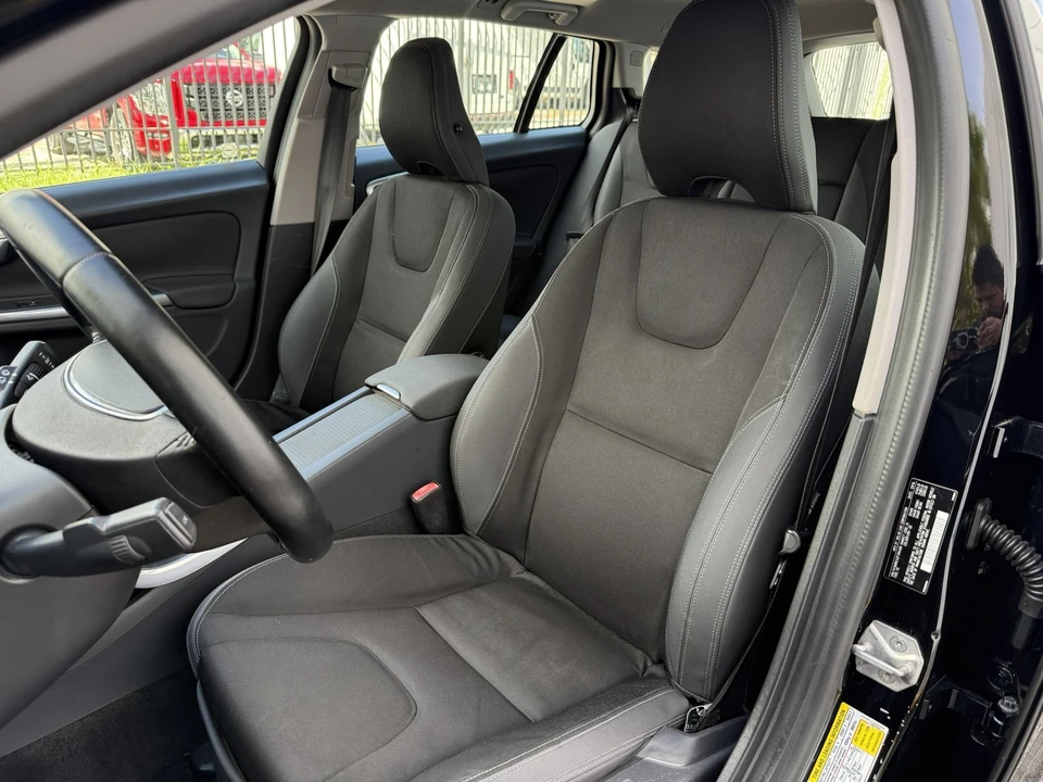 2015 Volvo V60 1st Gen - Image 9 of 17