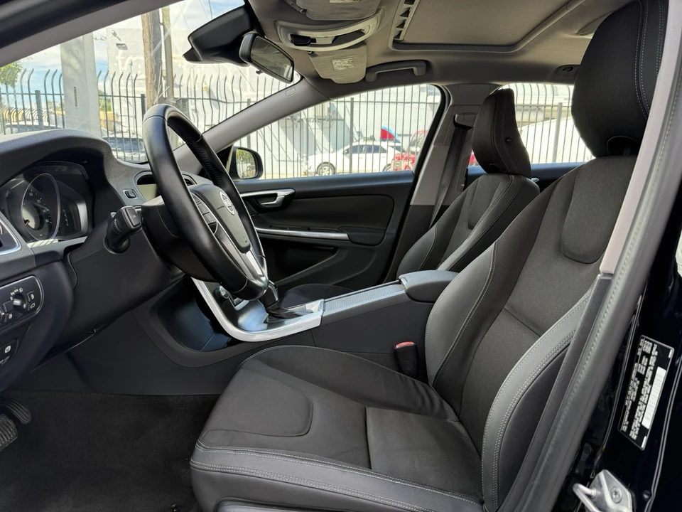 2015 Volvo V60 1st Gen - Image 8 of 17
