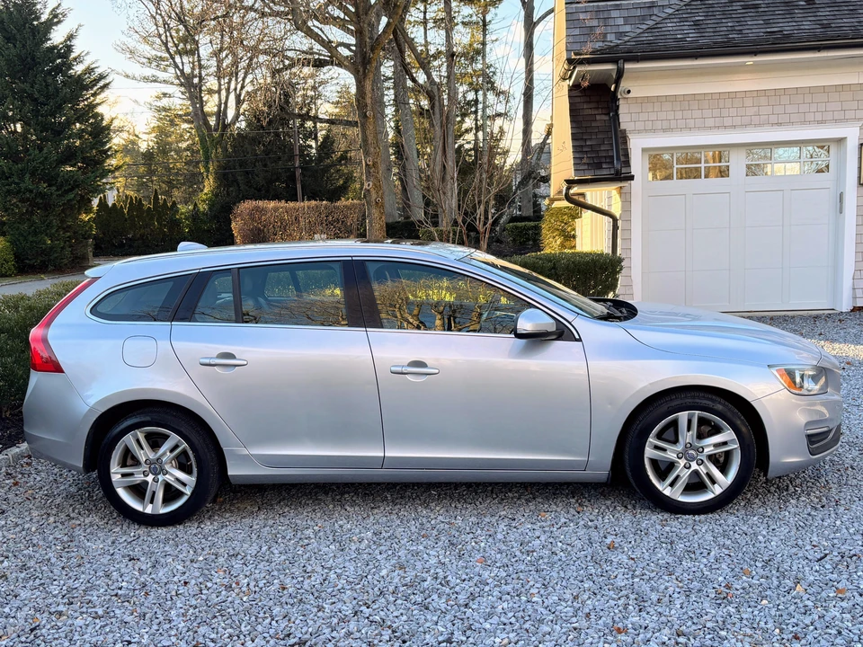 2015 Volvo V60 1st Gen - Image 12 of 25