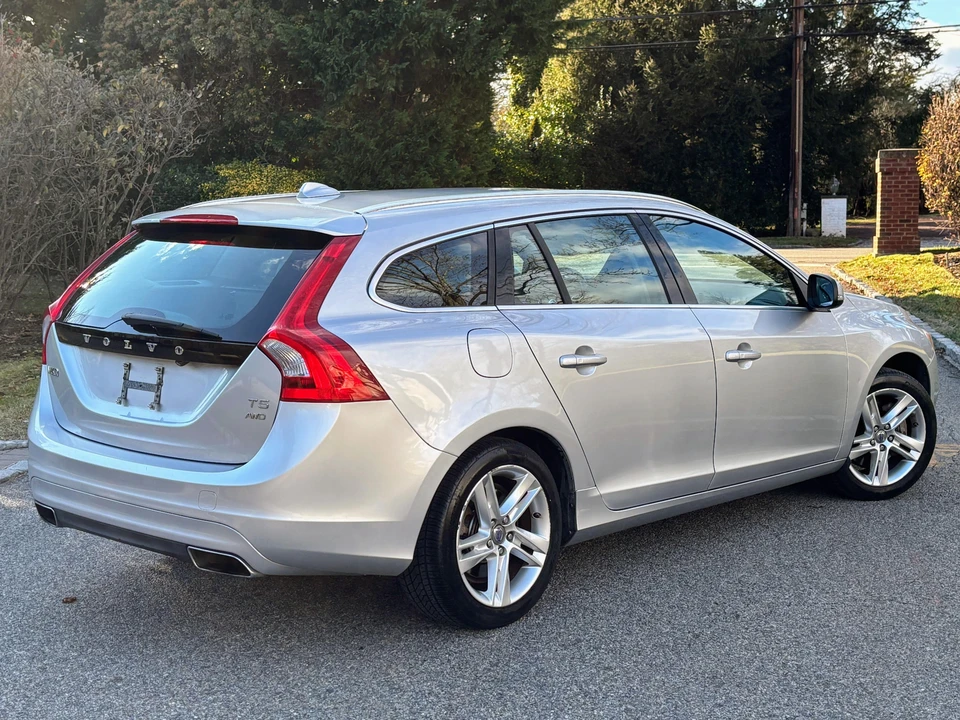 2015 Volvo V60 1st Gen - Image 17 of 25