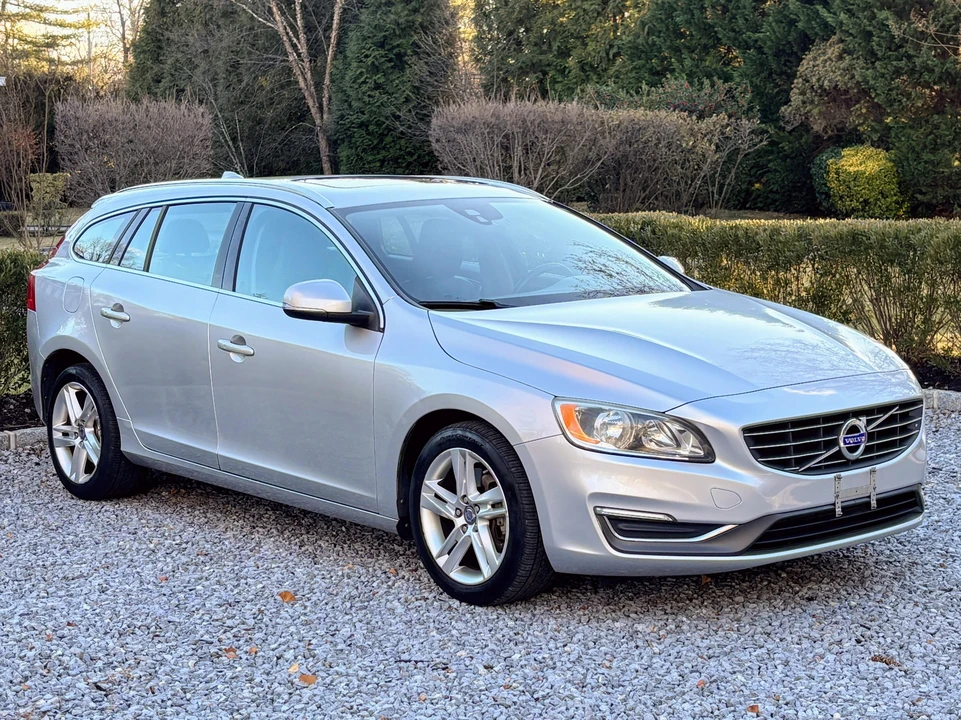 2015 Volvo V60 1st Gen - Image 13 of 25