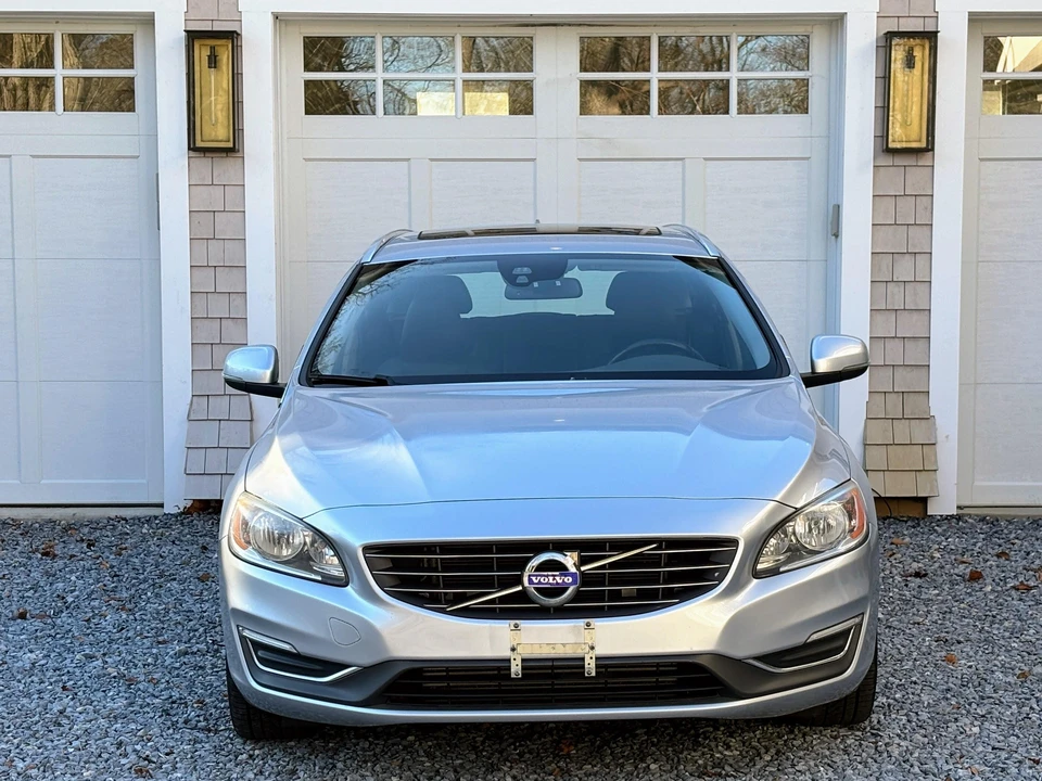 2015 Volvo V60 1st Gen - Image 14 of 25