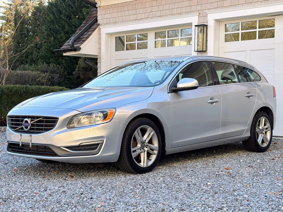 2015 Volvo V60 1st Gen - Image 16 of 25