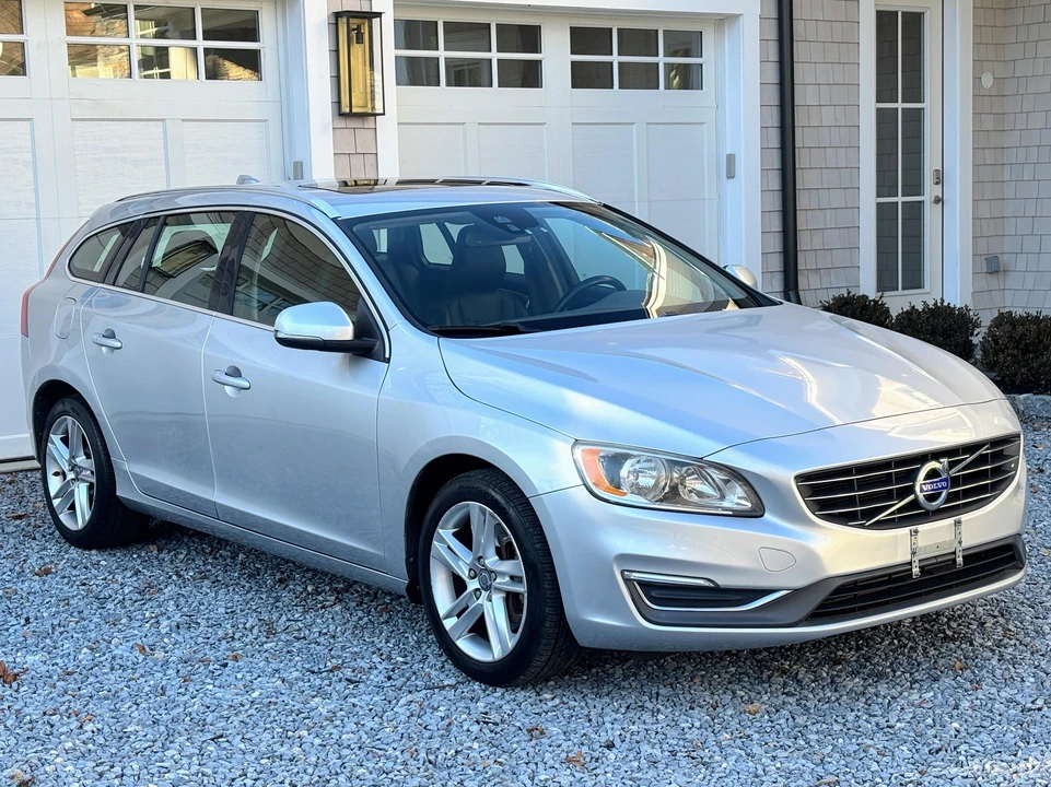 2015 Volvo V60 1st Gen - Image 19 of 25