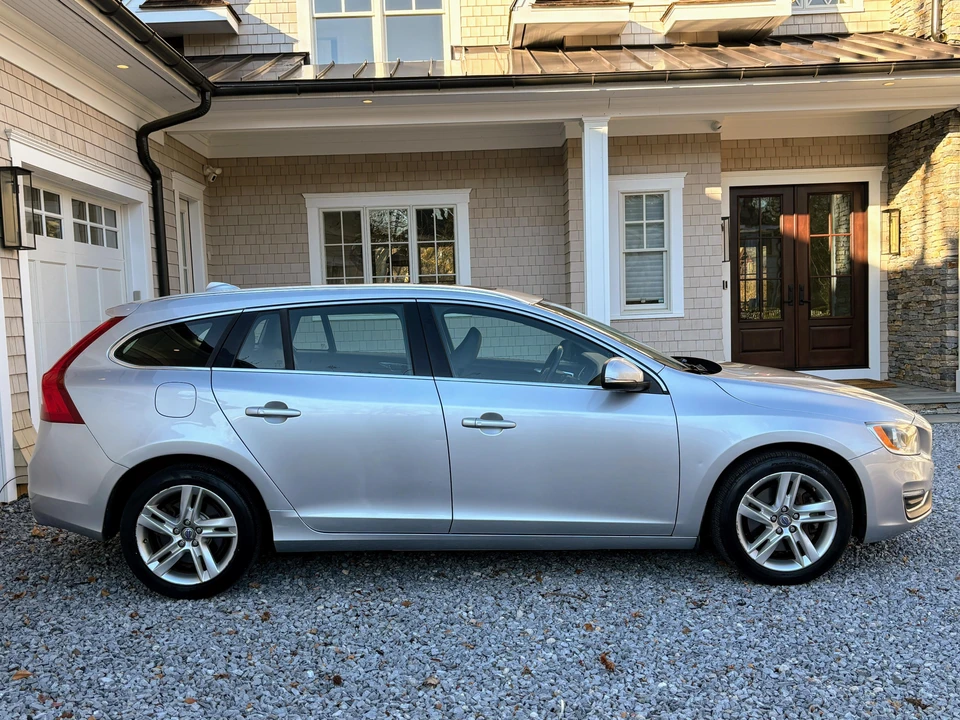 2015 Volvo V60 1st Gen - Image 18 of 25