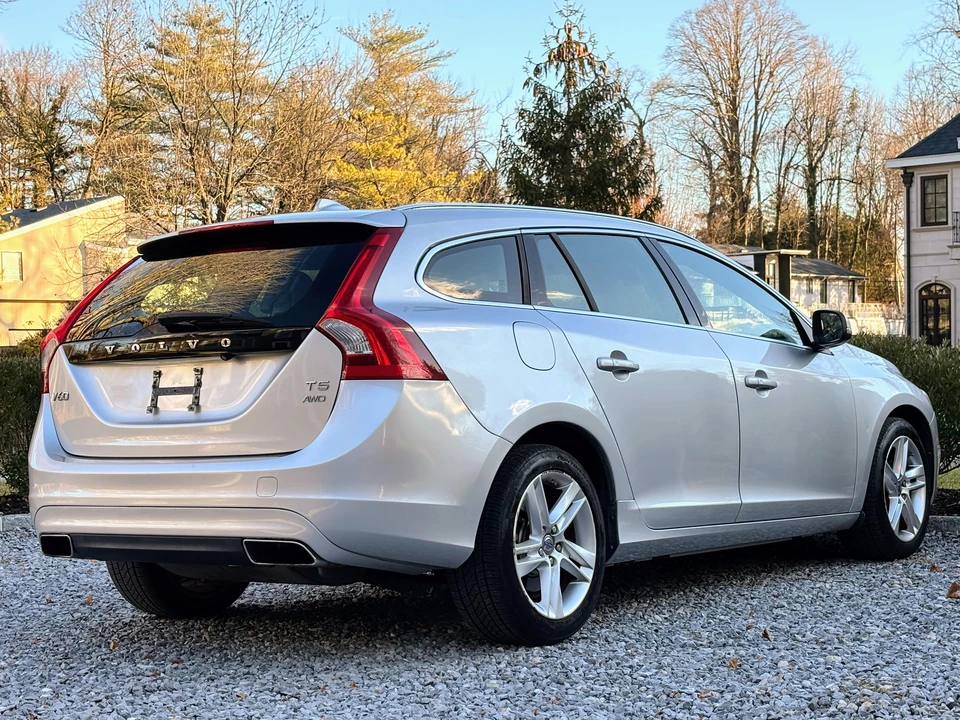 2015 Volvo V60 1st Gen - Image 11 of 25