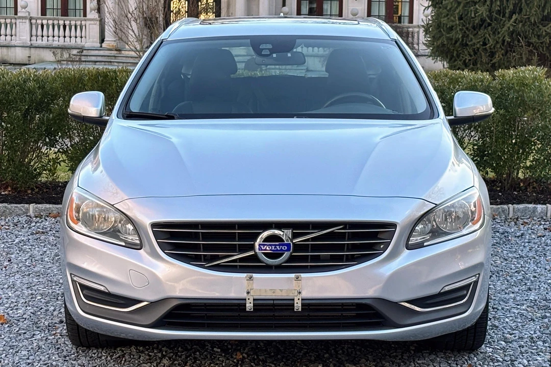 2015 Volvo V60 1st Gen - Image 2 of 25