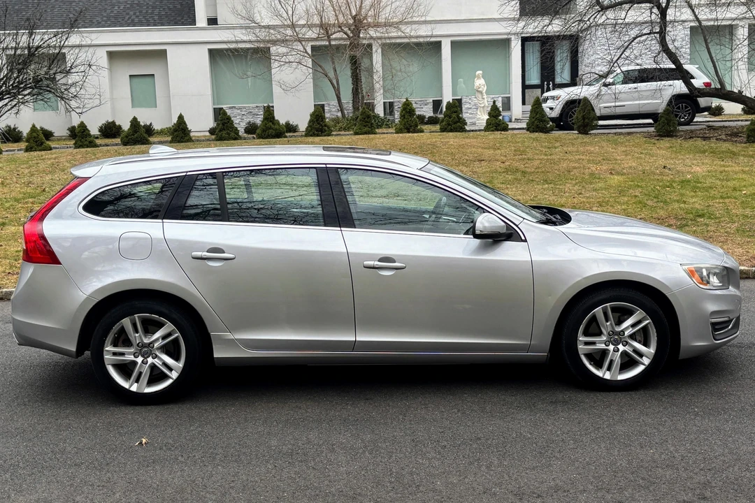 2015 Volvo V60 1st Gen - Image 3 of 25