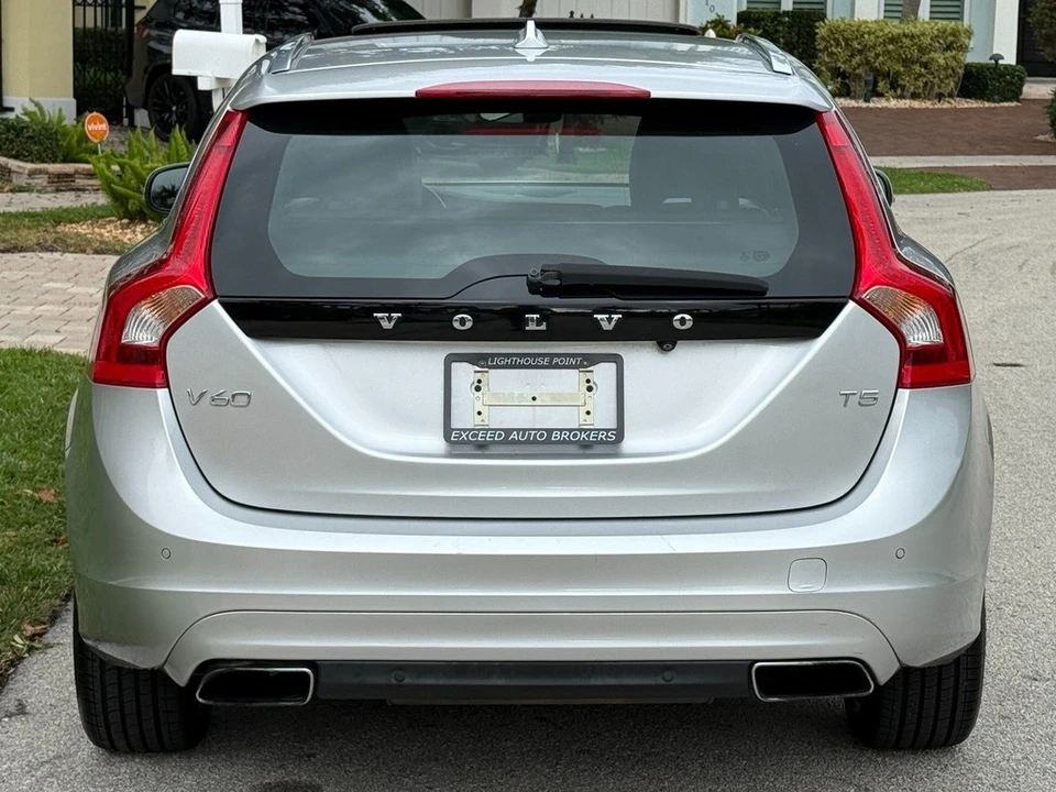 2015 Volvo V60 1st Gen - Image 13 of 24