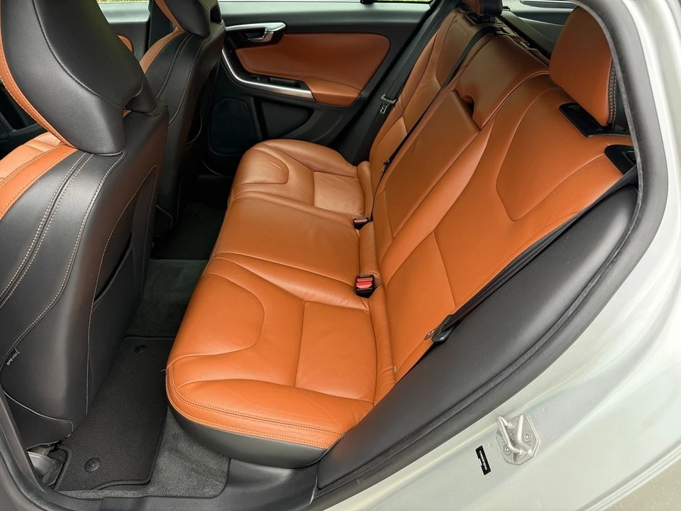 2015 Volvo V60 1st Gen - Image 5 of 24