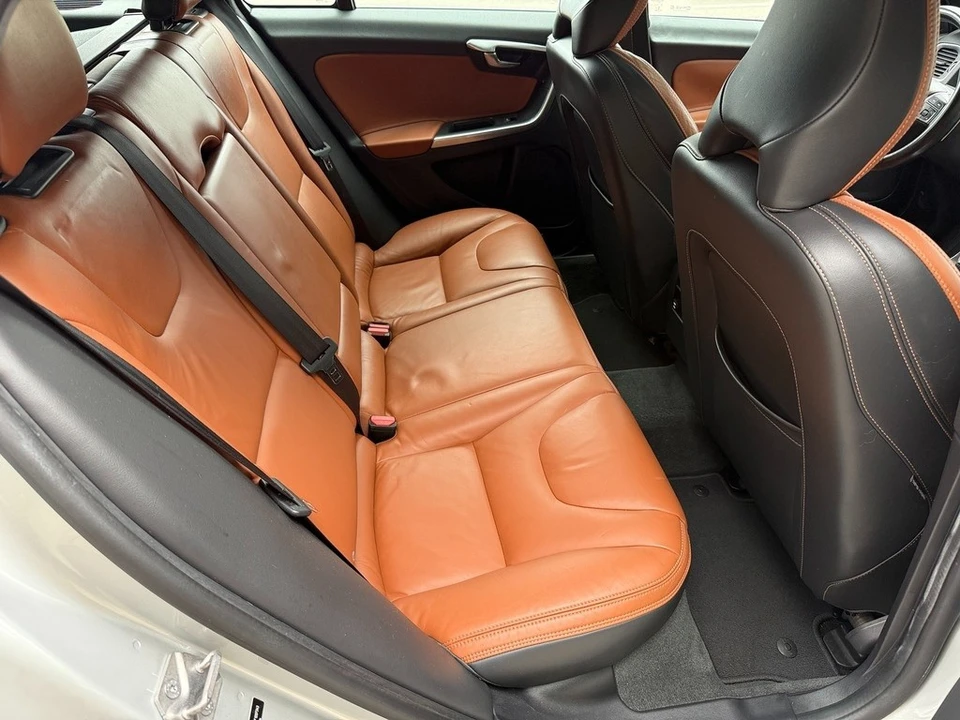 2015 Volvo V60 1st Gen - Image 8 of 24