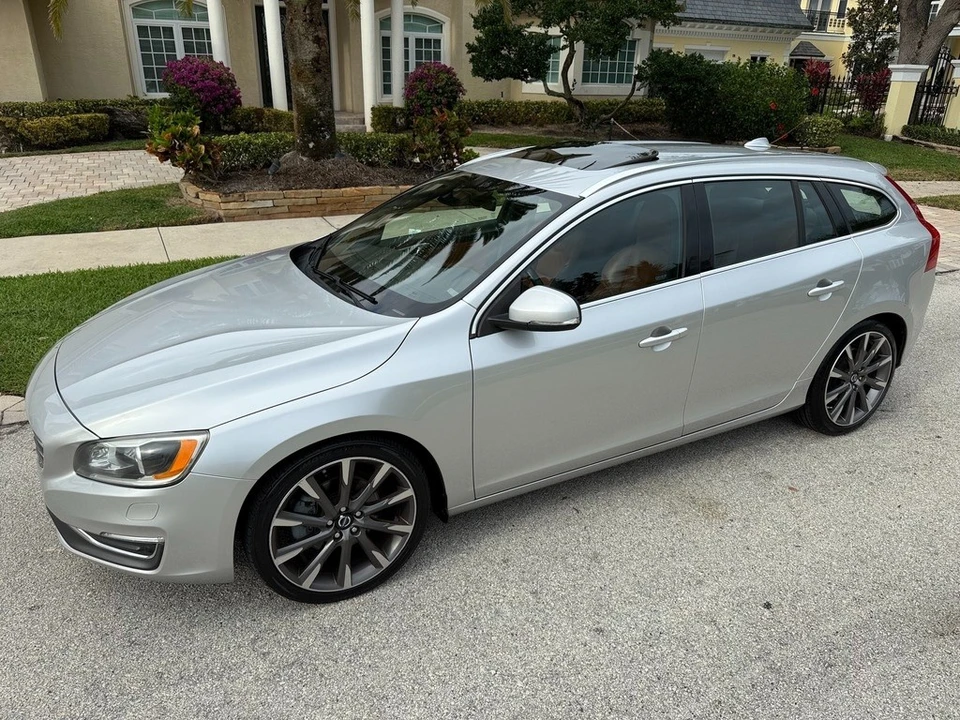 2015 Volvo V60 1st Gen - Image 15 of 24