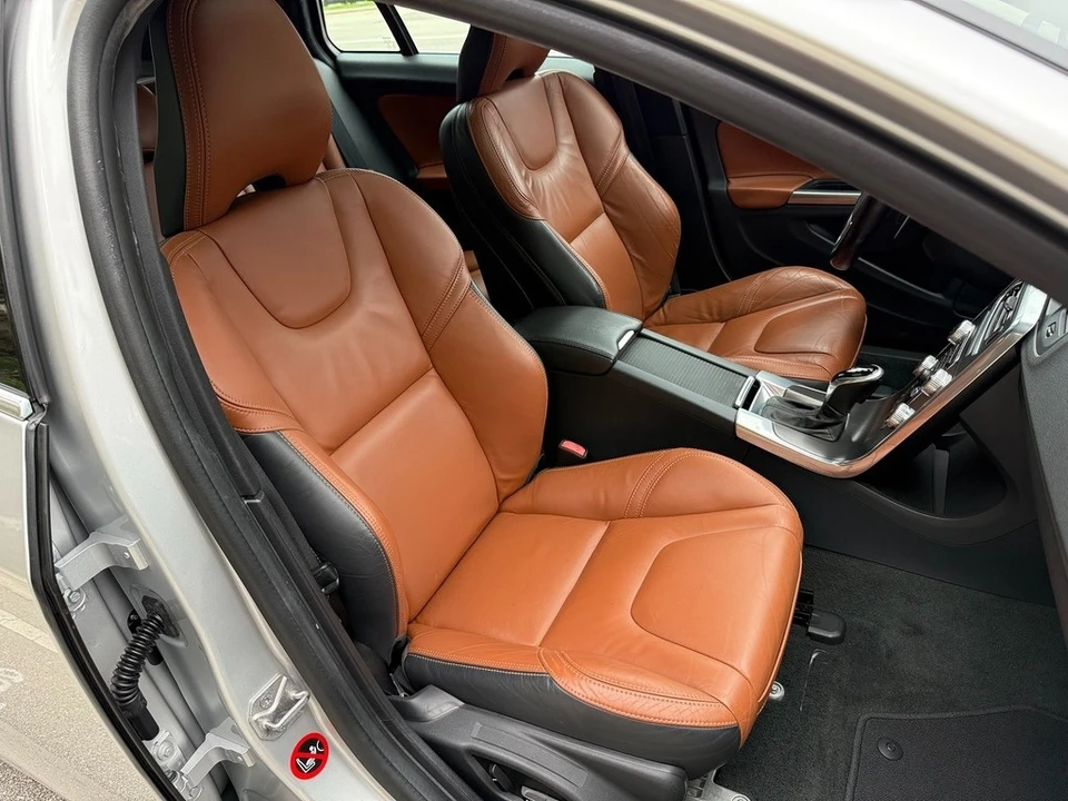 2015 Volvo V60 1st Gen - Image 7 of 24