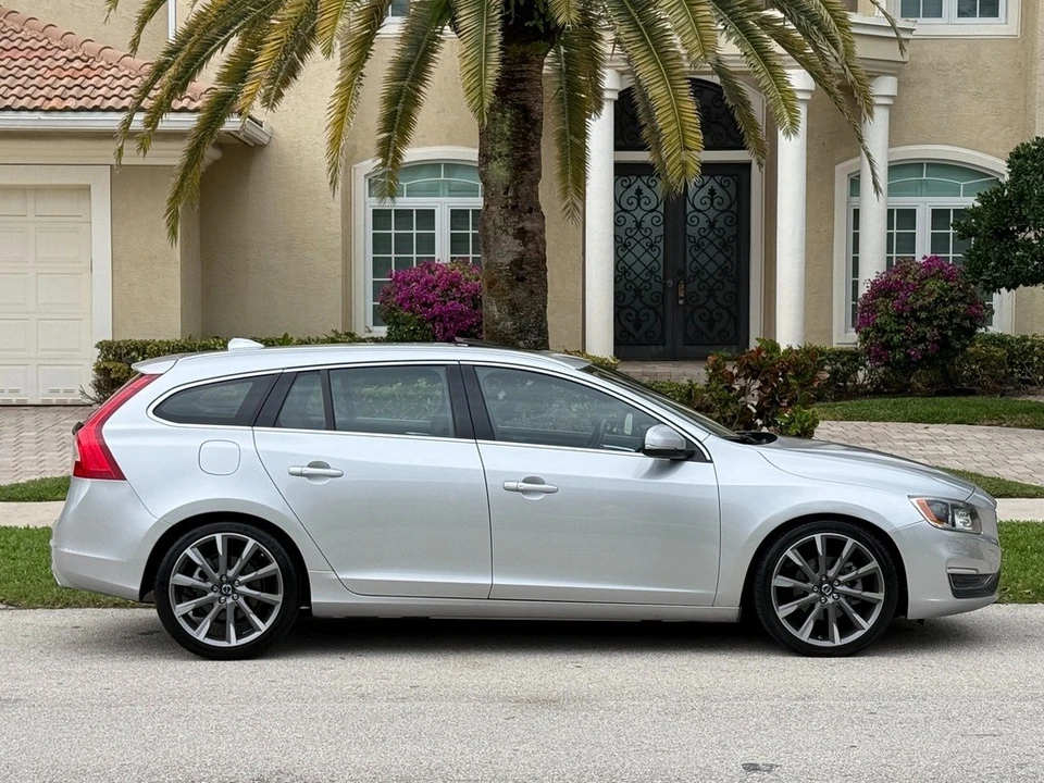 2015 Volvo V60 1st Gen - Image 9 of 24