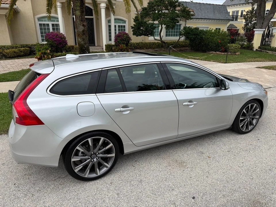 2015 Volvo V60 1st Gen - Image 10 of 24
