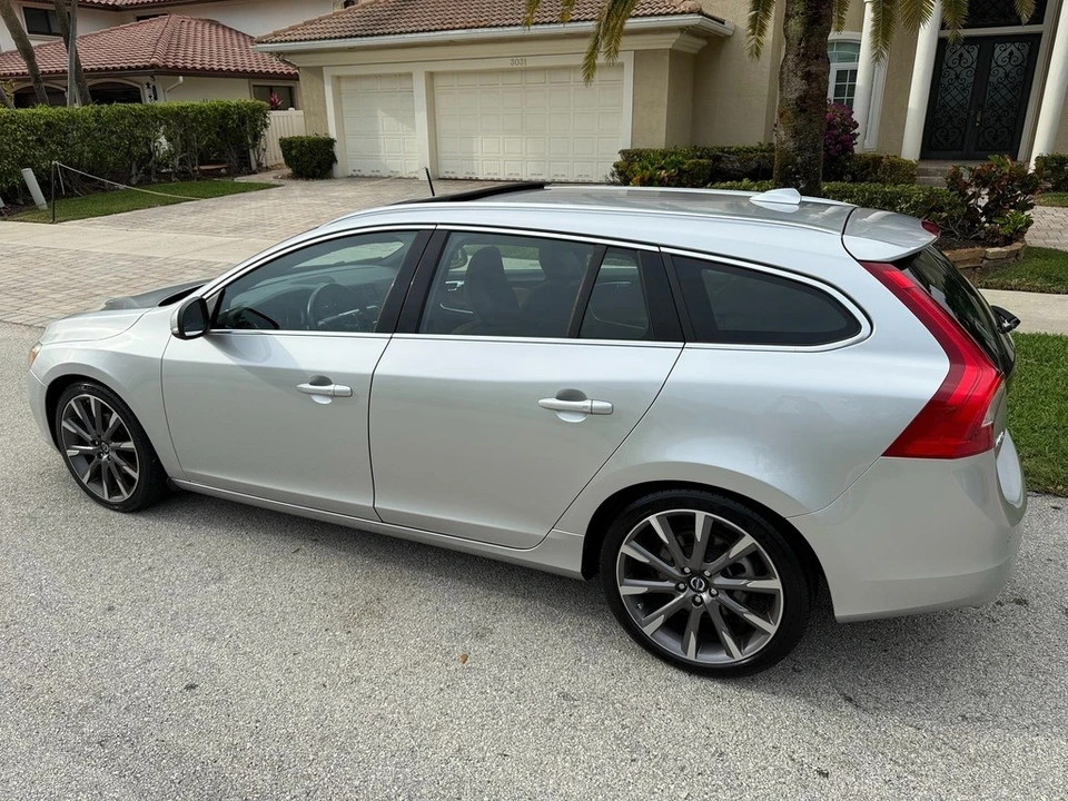 2015 Volvo V60 1st Gen - Image 16 of 24