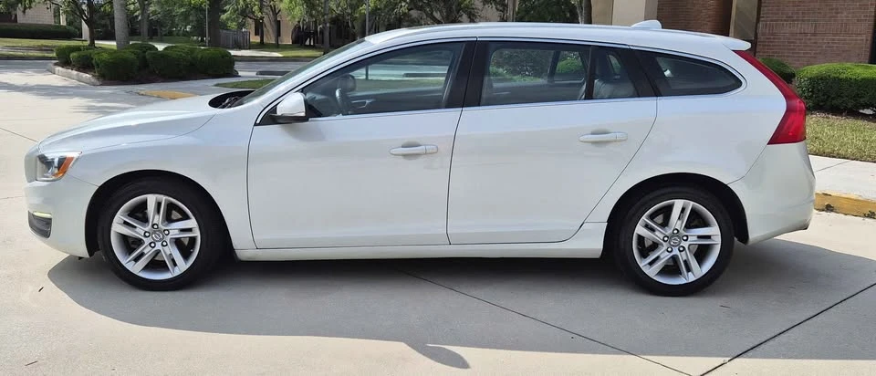 2015 Volvo V60 1st Gen - Image 4 of 20