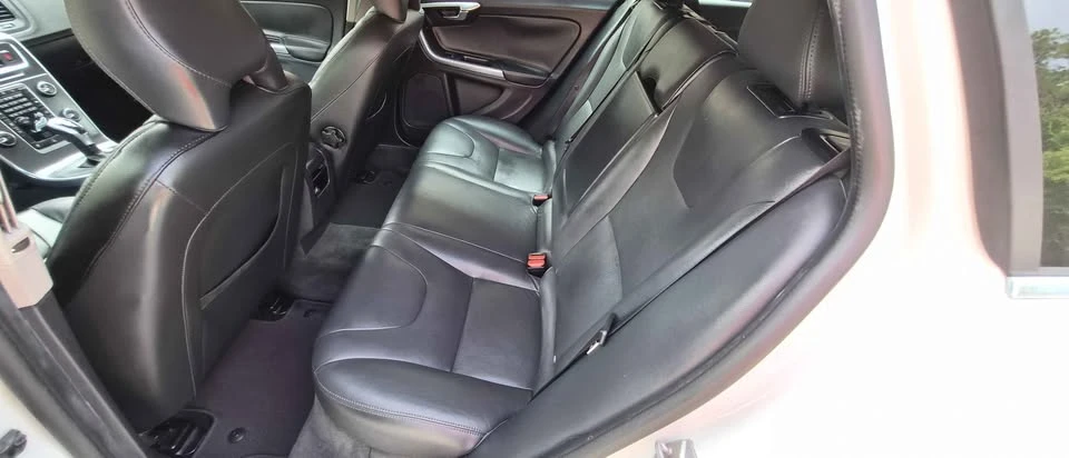 2015 Volvo V60 1st Gen - Image 16 of 20