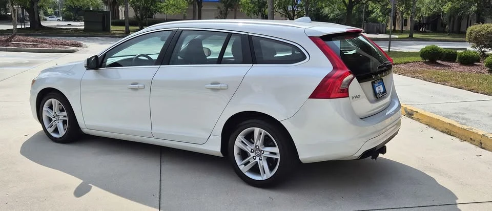 2015 Volvo V60 1st Gen - Image 3 of 20