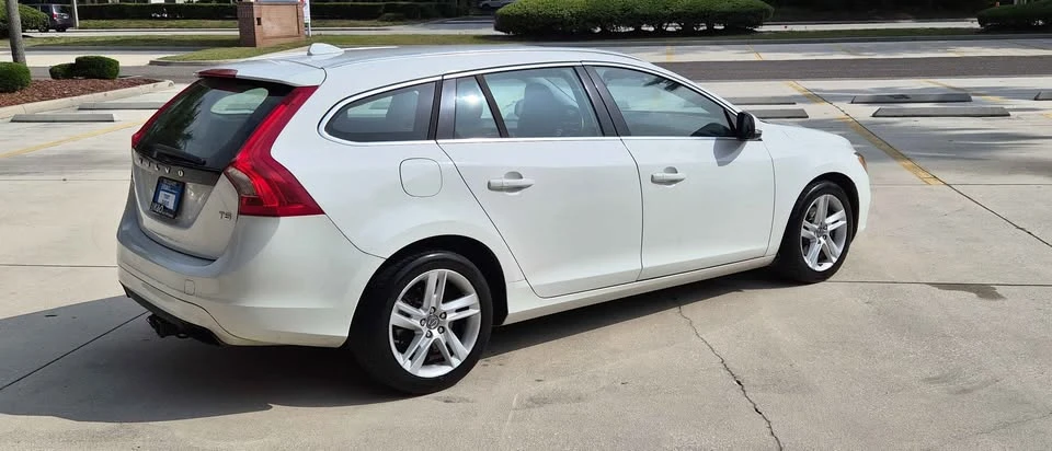2015 Volvo V60 1st Gen - Image 8 of 20