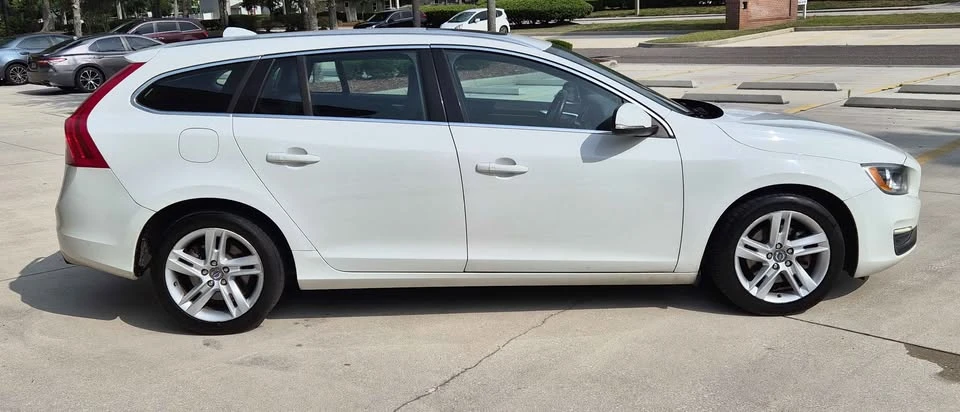 2015 Volvo V60 1st Gen - Image 11 of 20