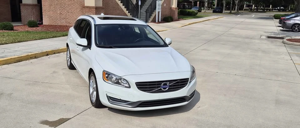 2015 Volvo V60 1st Gen - Image 9 of 20