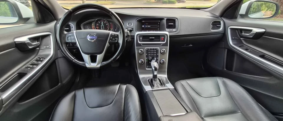 2015 Volvo V60 1st Gen - Image 15 of 20