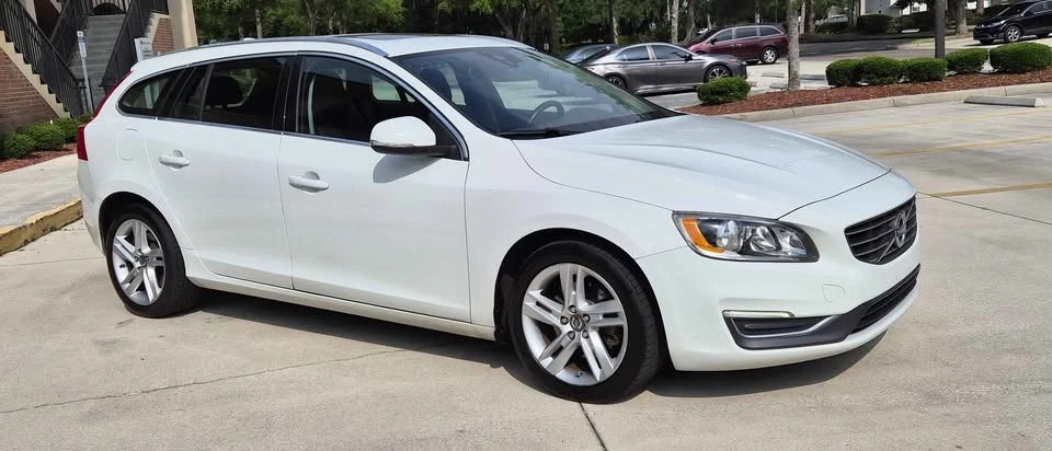 2015 Volvo V60 1st Gen - Image 10 of 20