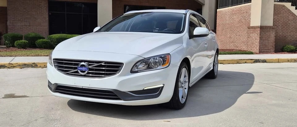 2015 Volvo V60 1st Gen - Image 2 of 20