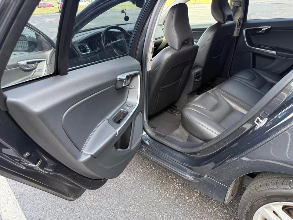 2015 Volvo V60 1st Gen - Image 12 of 18