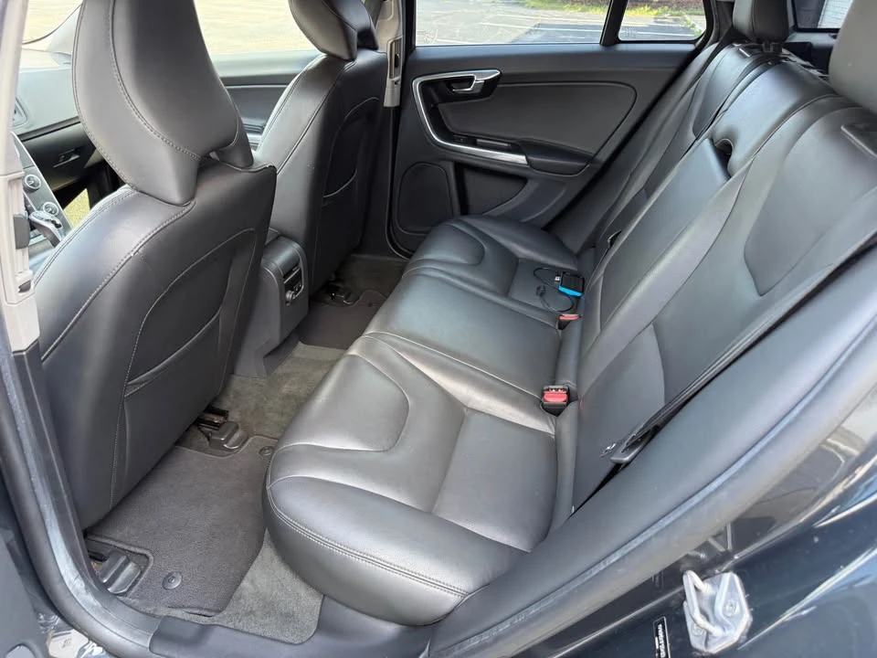 2015 Volvo V60 1st Gen - Image 13 of 18