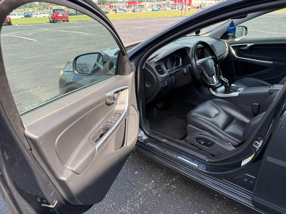 2015 Volvo V60 1st Gen - Image 10 of 18