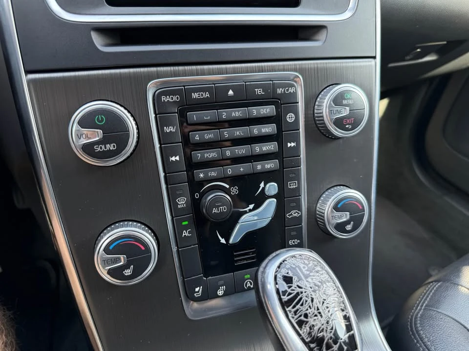2015 Volvo V60 1st Gen - Image 16 of 18