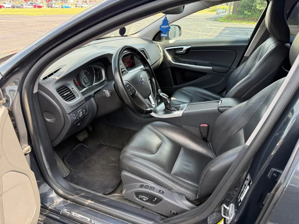 2015 Volvo V60 1st Gen - Image 11 of 18