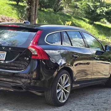 2015 Volvo V60 T5 Drive-E Premier Wagon 4D
