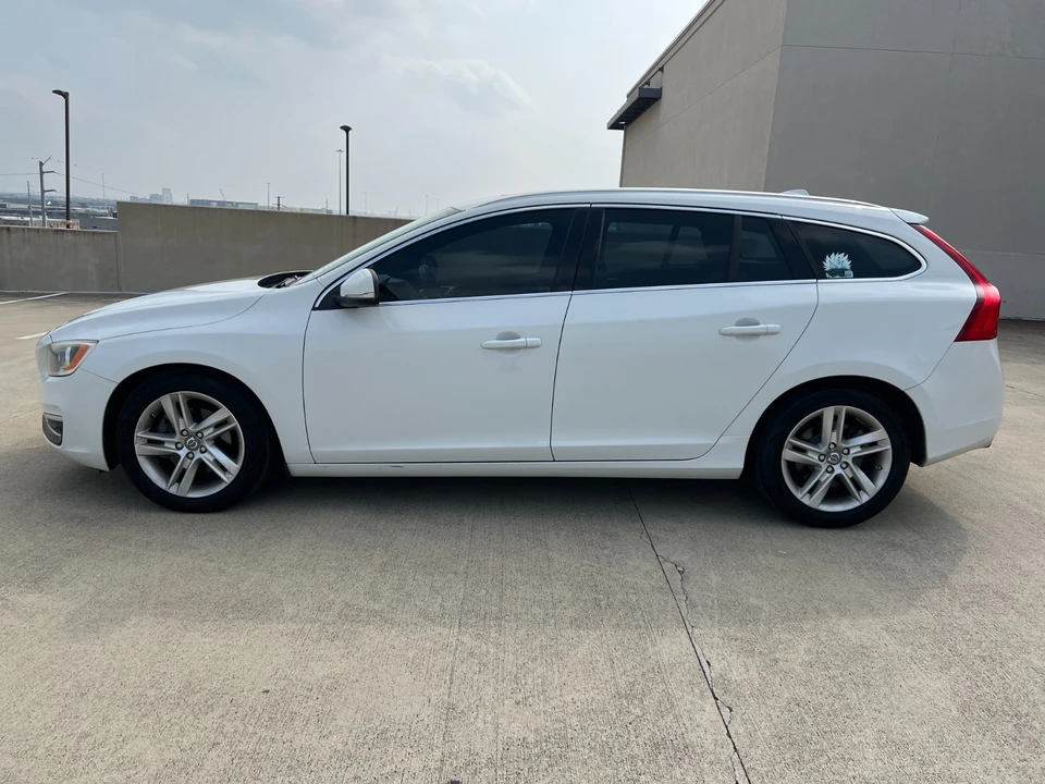2015 Volvo V60 1st Gen - Image 11 of 20